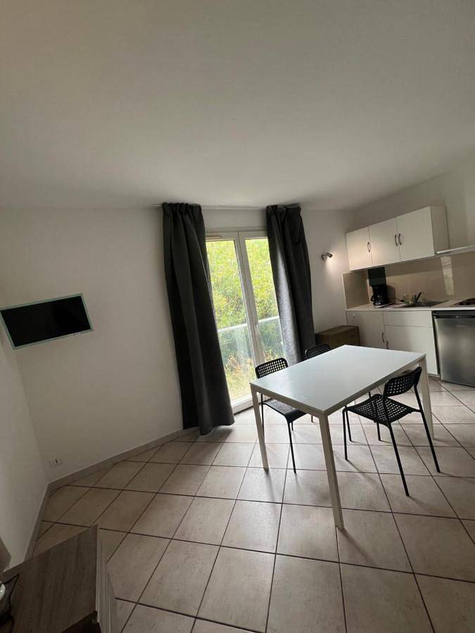 Family Room with Mountain View in Gémenos, Côte méditerranéenne (France)