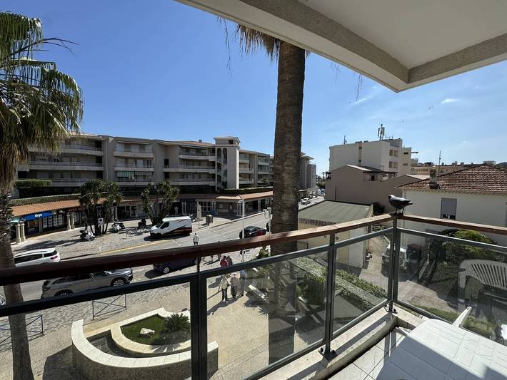 Gîte pour 6 personnes, avec terrasse dans Office De Tourisme Cavalaire - 2