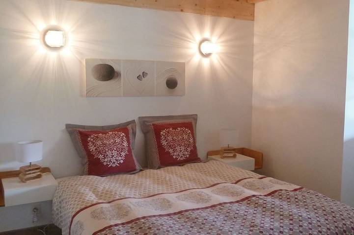 Location de vacances pour 4 personnes, avec jardin ainsi que piscine et terrasse à Ossès - 2