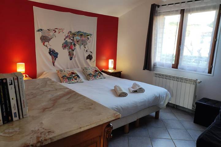 Gîte pour 9 personnes, avec piscine ainsi que terrasse et jardin à Bagnols-sur-Cèze - 3