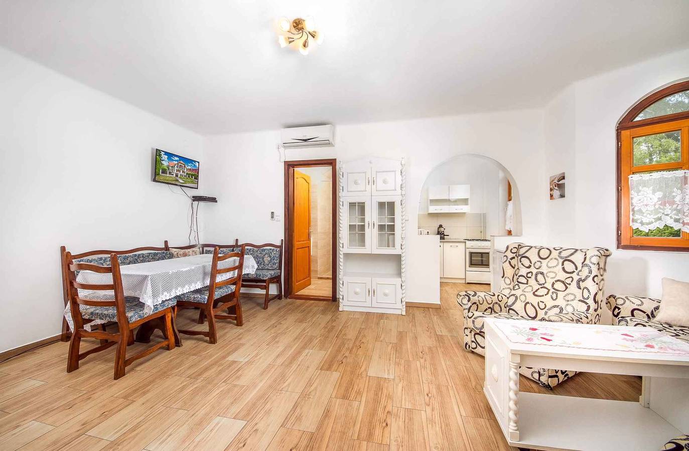 Ferienhaus mit Kinderbecken in Balatonmariafürdö, Plattensee Südufer