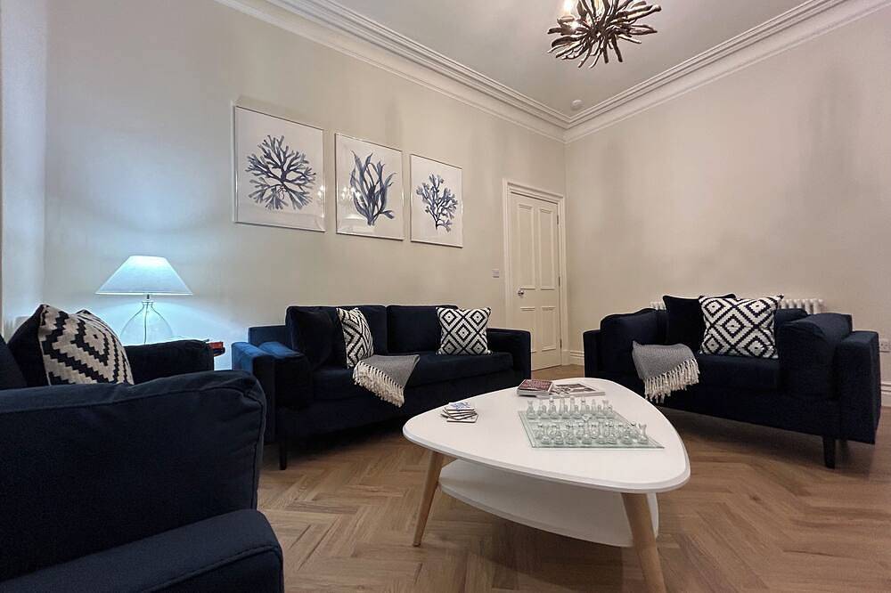 Entire apartment, Next To The Beach - North Berwick  (30 mins via train from Edinburgh) in North Berwick, Edinburgh and Lothian