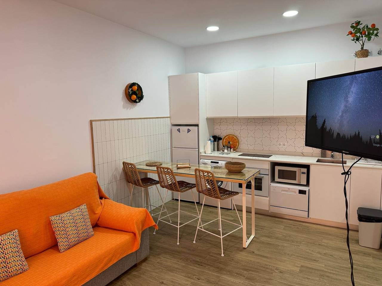 Estudio entero, Estudio 'Orange Suite By Alhaurín Loft City' con Wi-Fi y Aire Acondicionado in Alhaurín de la Torre, Costa del Sol