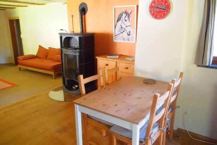 Ganze Wohnung, Hübsche 2-Zimmer-Wohnung in umgebauten Bauernhau in Champoz, Grand Chasseral