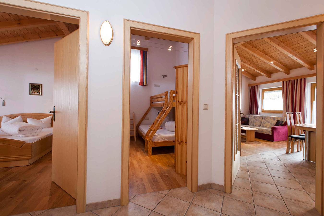 Geheel vakantieappartement, Vakantiewoning met balkon  in Nauderer Berge, Nauders