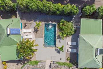 Lodge pour 2 personnes, avec piscine ainsi que terrasse et vue en Martinique