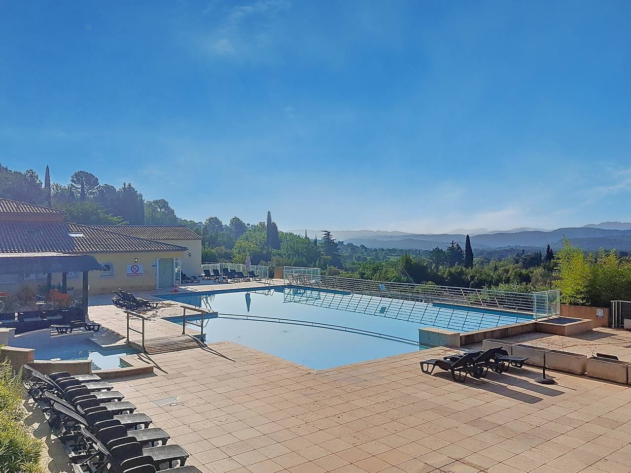 Entire studio, Quiet studio, pool, pets allowed, air conditioning, Var in Callian, Draguignan region
