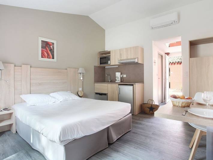 Ferienwohnung für 3 Personen, mit Balkon/Terrasse und Terrasse sowie Pool in Arles - 3