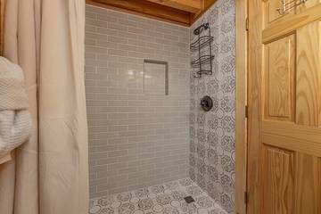 Log Cabin for 18 Guests in Sevier County, Picture 4