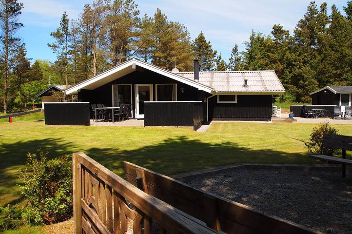 Ferieudlejning for 6 personer, med terrasse i Ho