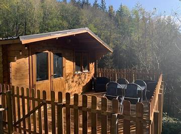 Gîte pour 4 personnes, avec terrasse ainsi que jardin et jacuzzi, animaux acceptés à Saint-Bonnet-le-Froid