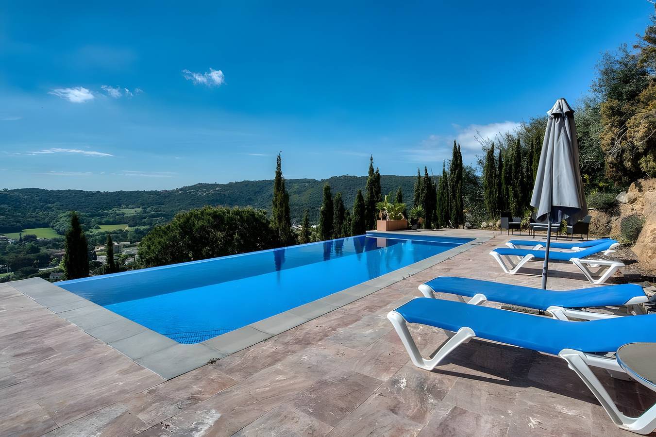 Villa with Sea Views, Infinity Pool, and Complete Privacy in Cabanyes, Calonge