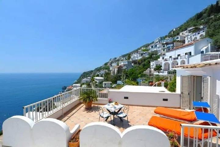 Ganze Wohnung, A beautifully decorated studio flat with breathtaking seaview terrace in Praiano, Sorrento Coast