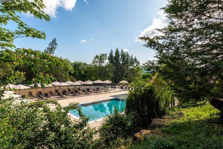 Camping pour 5 personnes, avec Terrasse ainsi que Jardin et Piscine