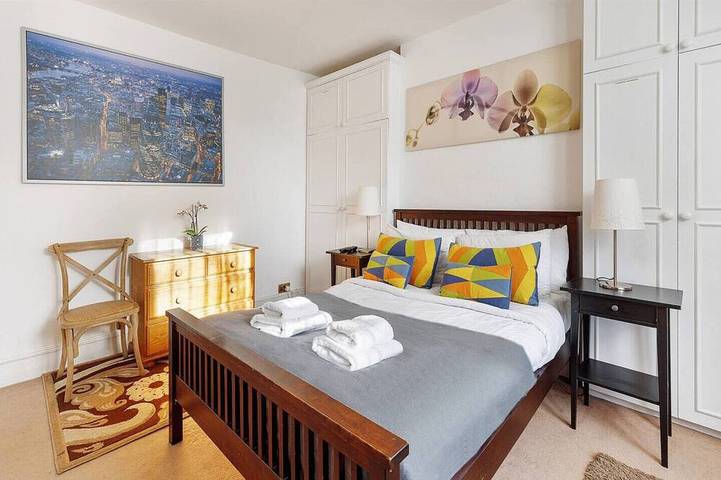 Vacation apartment for 4 people, with terrace and yard in London