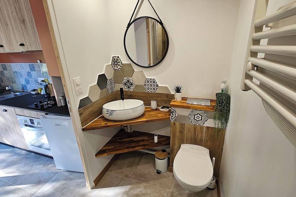 Entire apartment, In the Luberon countryside. in Cadenet, Parc naturel régional du Luberon