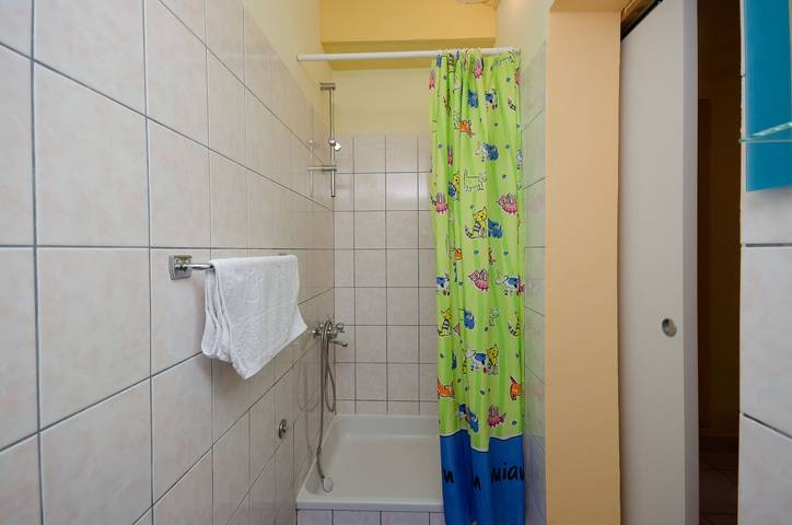 Ferienwohnung für 4 Personen, mit Terrasse und Pool in Supetarska Draga