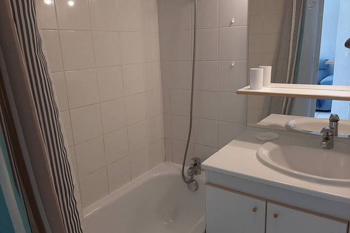 Gîte pour 4 personnes, avec piscine ainsi que balcon/terrasse et terrasse dans Golf De La Nivelle - 4