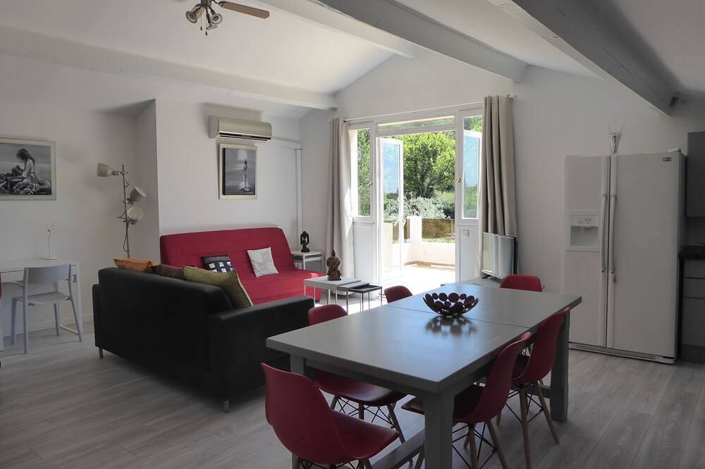 Superb T3 \"L'Oliveraie\" with terrace - Private pool - In the heart of the pine forest in Velaux, Aix-en-Provence region