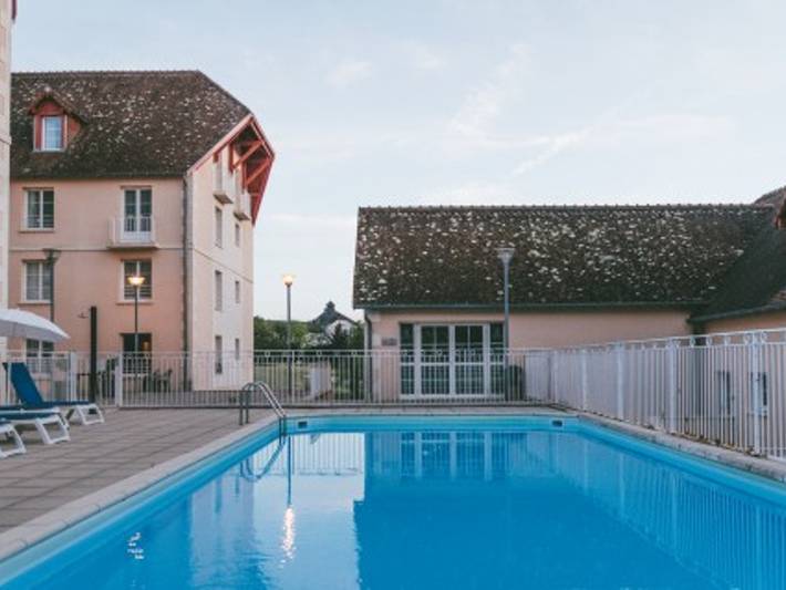 Ganze Wohnung, Renoviertes T2 nahe Thermen mit Pool und Wlan in La Roche-Posay, Vienne