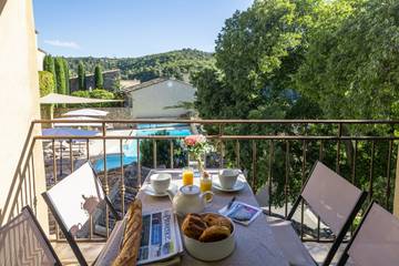 Gîte pour 4 personnes, avec terrasse et piscine à Bonnieux