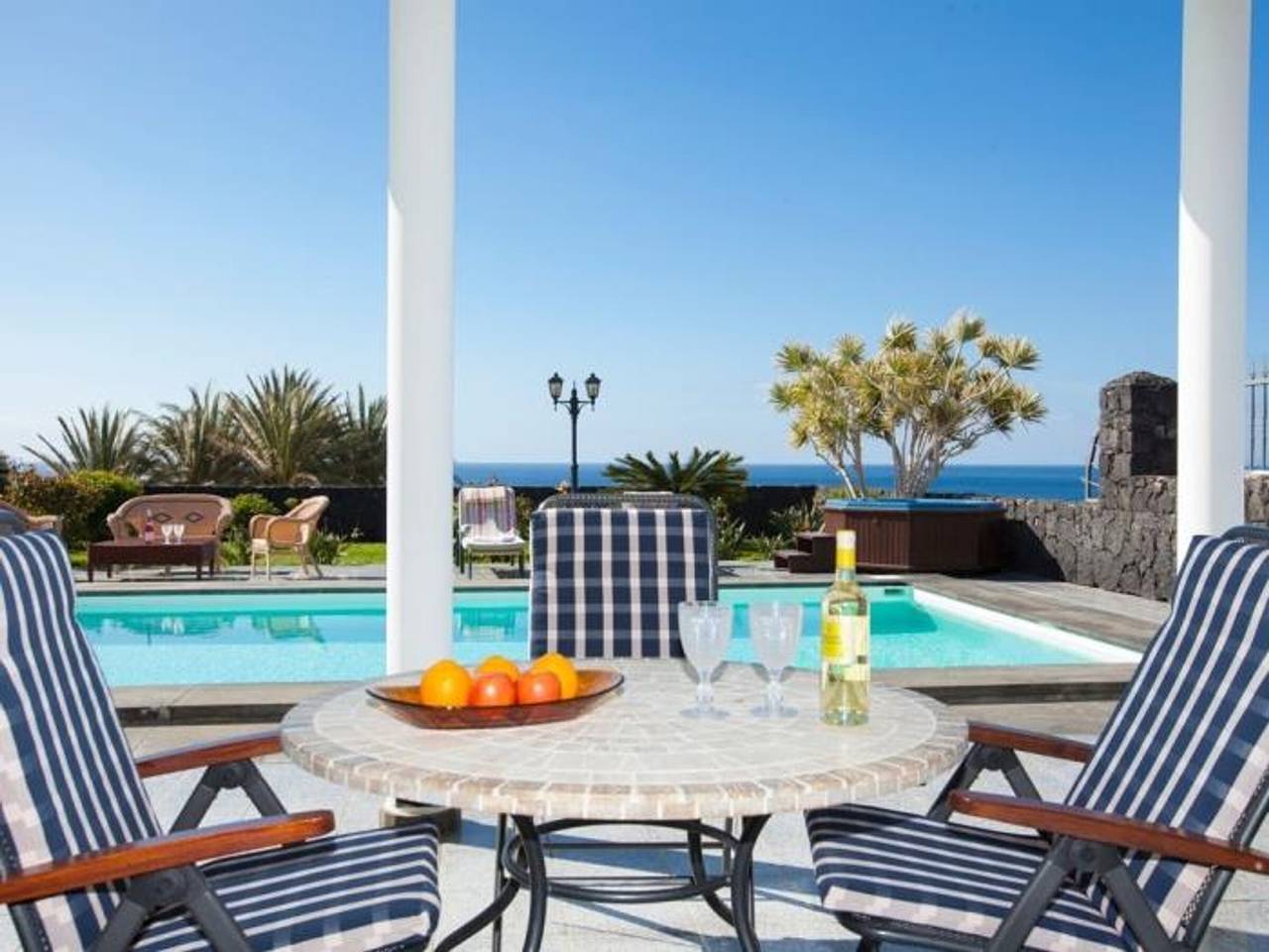 Elegante Villa mit Meerblick - 6 Pers. in Puerto Calero, Yaiza