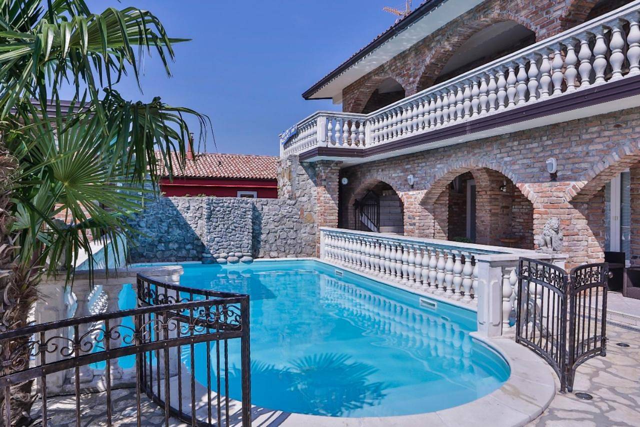 Casa Oasa Boutique rooms Gourmet Pizza Pool near Koper in Koper, Slowenisches Istrien