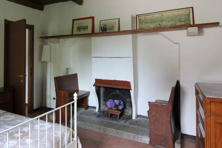 Entire apartment, Casa Frey apt. 2 at Lake Orta with garden and swimming pool in Vacciago, Comune di Ameno