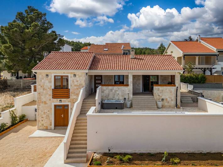 Villa Alora in Pridraga, Donji Karin