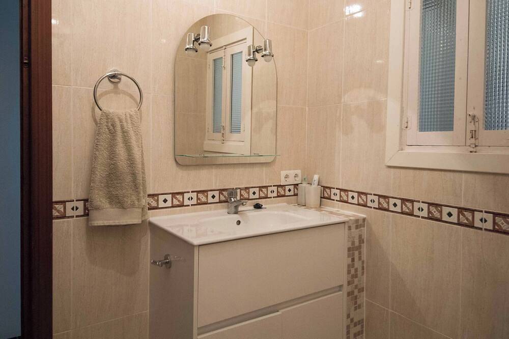 Entire apartment, Centrally located ground floor apartment with superb views in Álora, Málaga Province