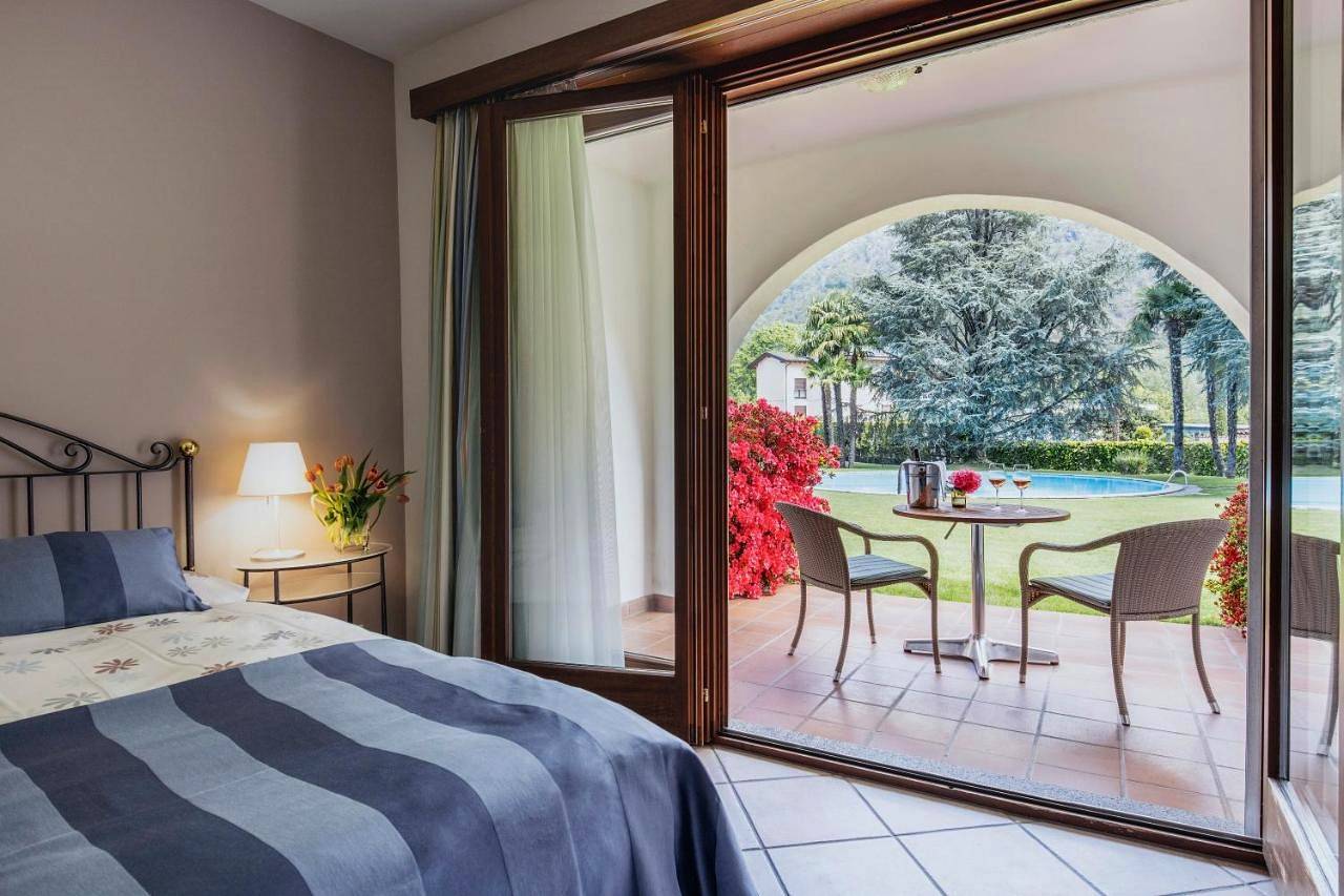 Hotel Garni Elena, Pool & Garden in Losone, Tessiner Alpen