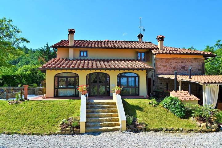 Tuscan villa with private salted and heated infinity pool, breathtaking view in Pelago, Valdarno