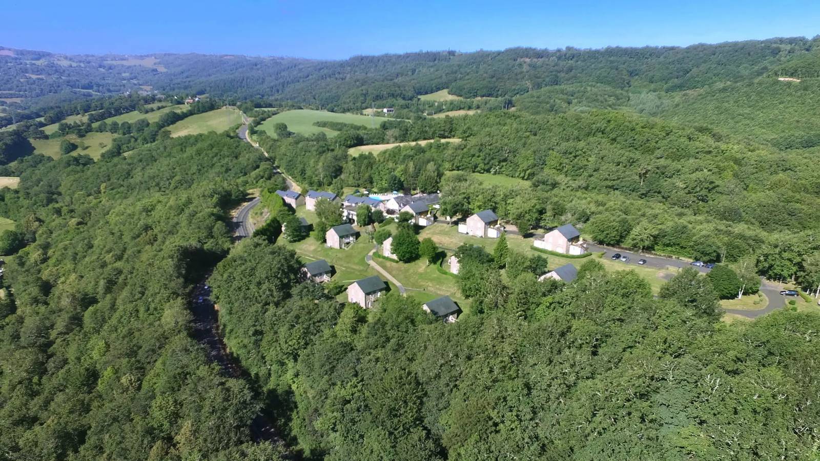 Chalet 2 rooms - Home baby cot impossible 3 people in Jaleyrac, Mauriac region