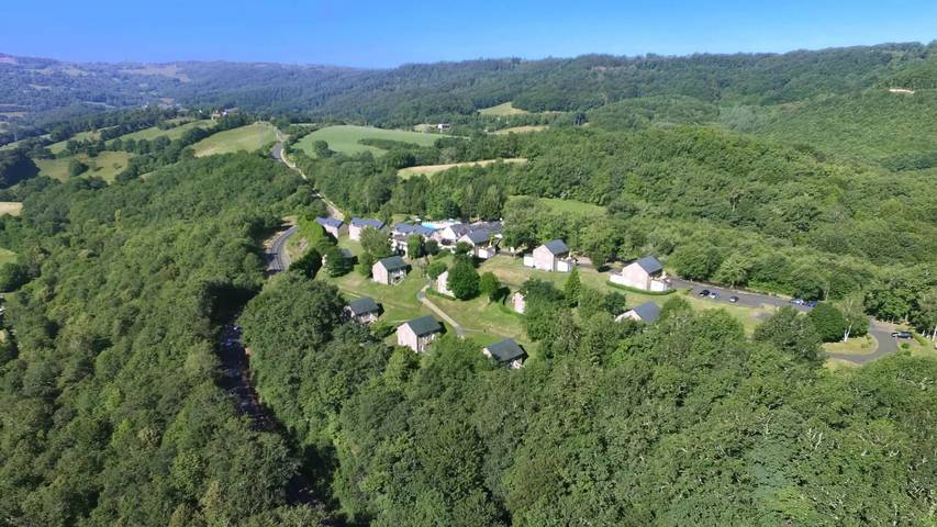 Chalet pour 3 personnes, avec terrasse et piscine dans le Cantal - 2