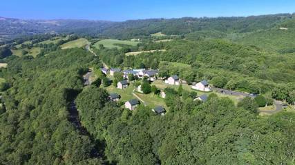 Chalet voor 3 Personen in Jaleyrac, Regio Mauriac, Afbeelding 1