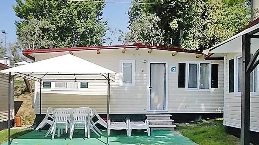 Camping für 4 Personen, mit Pool und Terrasse in Moniga del Garda