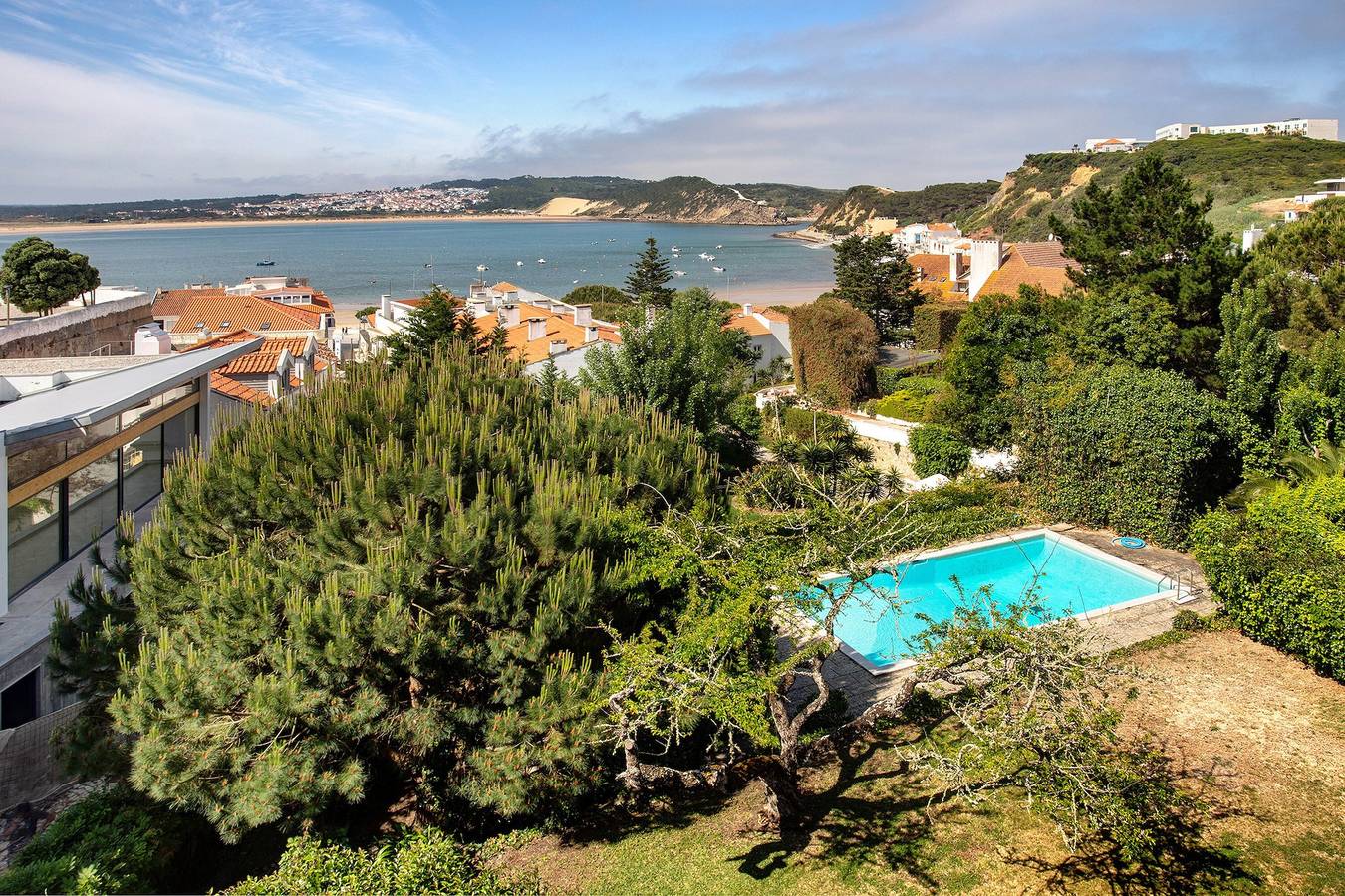 Casa de férias 'Casa Da Ladeira - São Martinho' com vista para o mar, piscina partilhada e Wi-Fi in Praia de São Martinho do Porto, São Martinho do Porto
