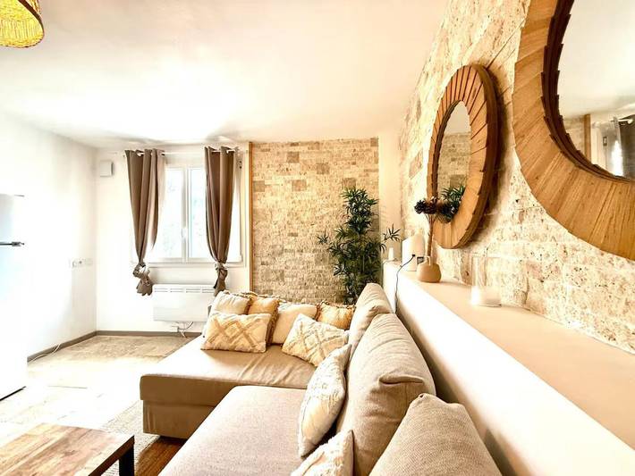 Gîte pour 2 personnes, avec Terrasse dans Valserhône - 2
