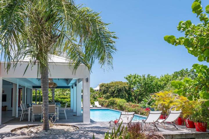 Villa pour 6 personnes, avec terrasse ainsi que jardin et piscine
