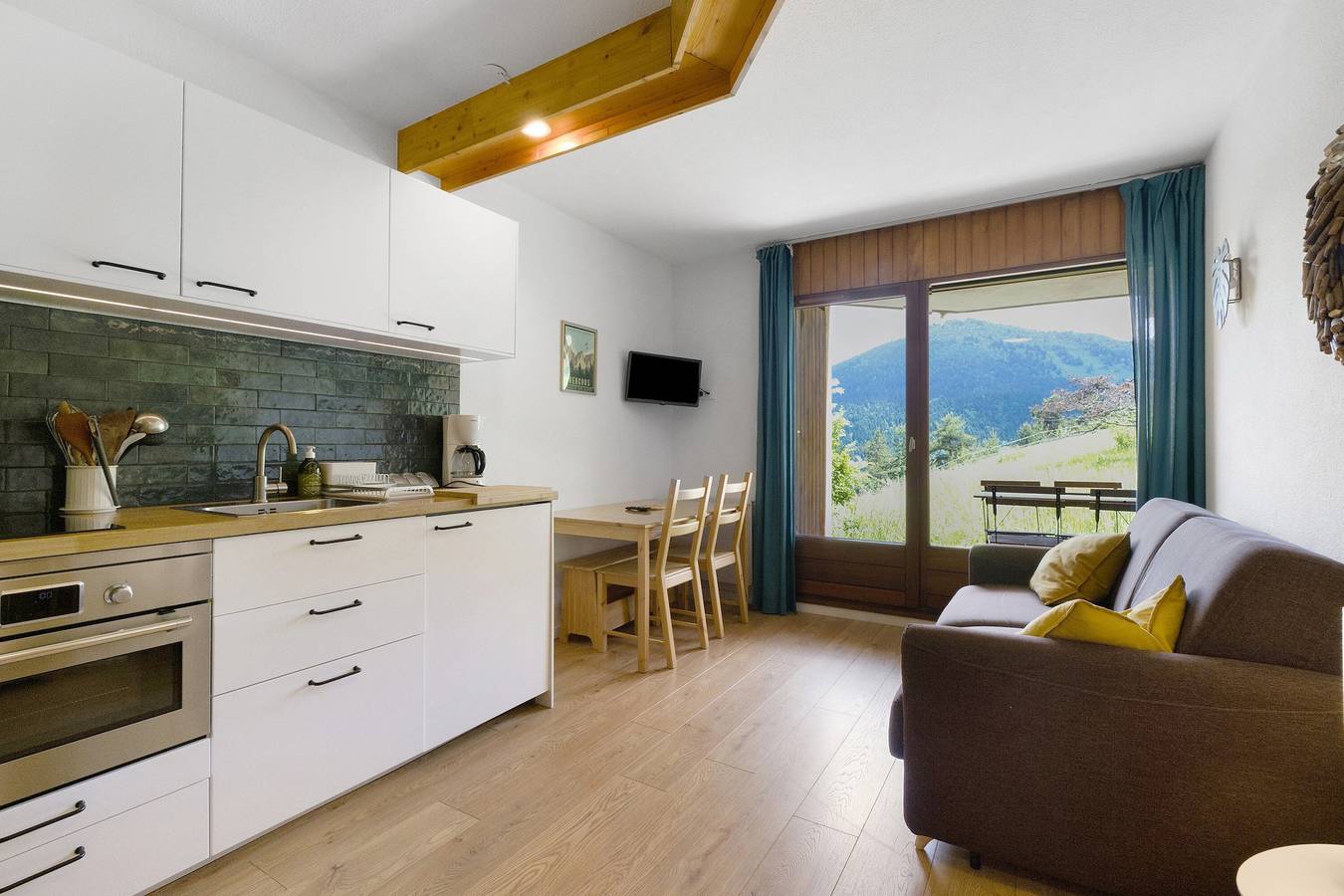 Appartement entier, Appartement 'La Canopée - Vue Grand Veymont' avec vue sur la montagne et terrasse privée in Gresse-en-Vercors, Parc naturel régional du Vercors