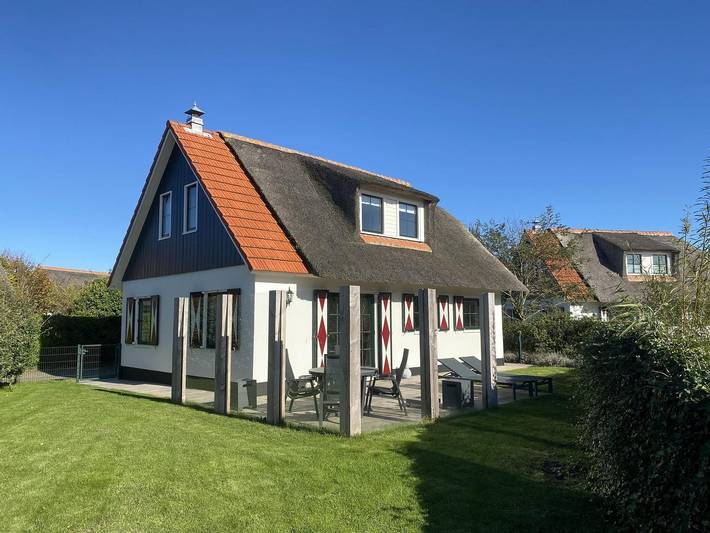 Bungalow voor 5 personen, met tuin en uitzicht op het meer in Callantsoog