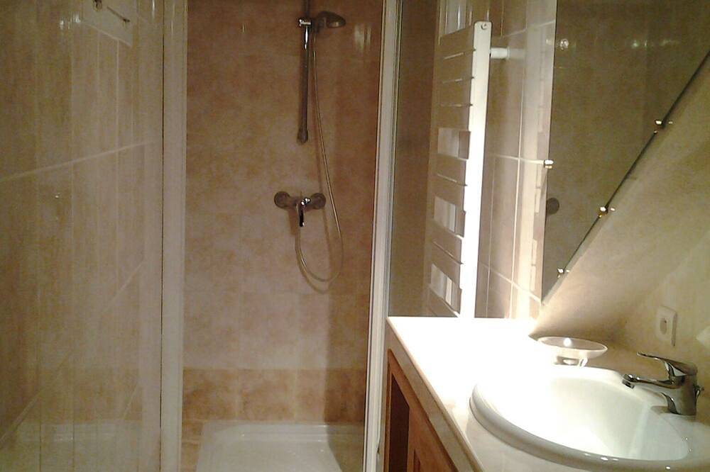 Ganze Wohnung, Schöne Wohnung in Villa in Monticello, Calvi und Umgebung