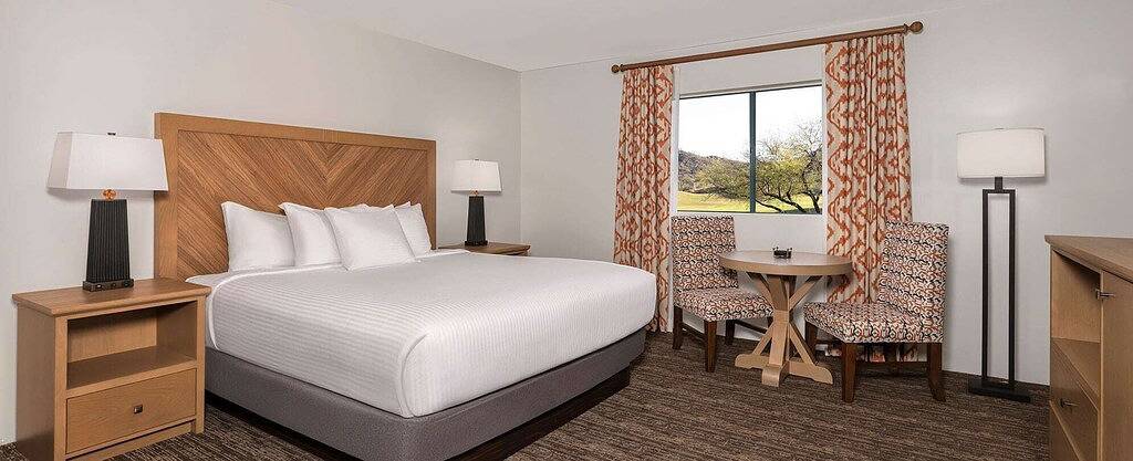 Holiday rental for 2 people, with pool and hot tub as well as garden in Tucson