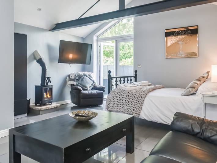 Log cabin for 2 people, with garden in Ribble Valley