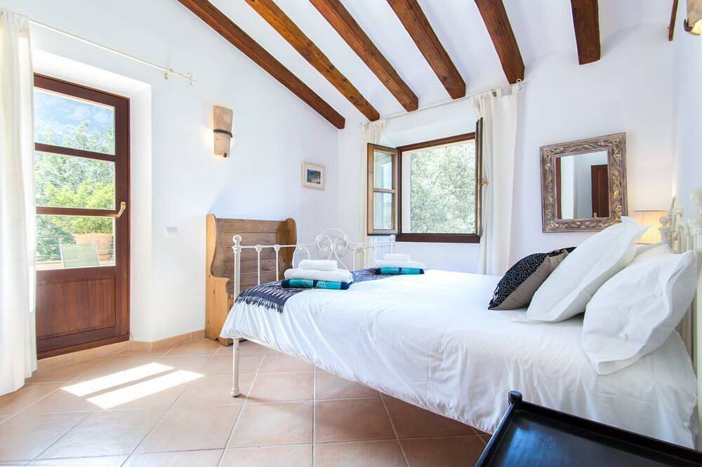 Can Flor - Three Bedroom Villa, Sleeps 6 in Deià, Coast of Mallorca