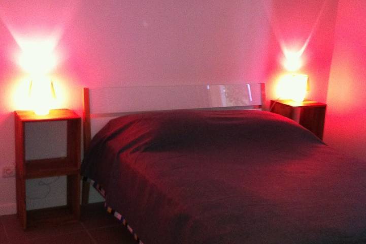 Location de vacances pour 8 personnes, avec jardin ainsi que terrasse et piscine à Fougères-sur-Bièvre - 2