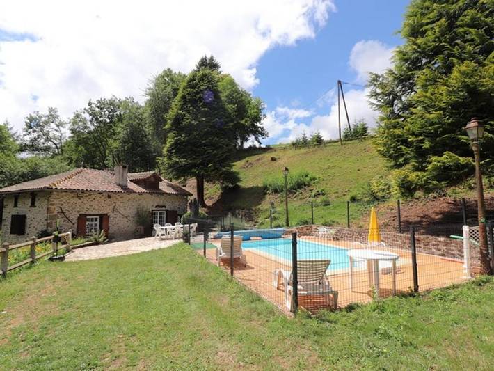 Maison de vacances pour 5 personnes, avec Terrasse ainsi que Jardin et Piscine à Parlan