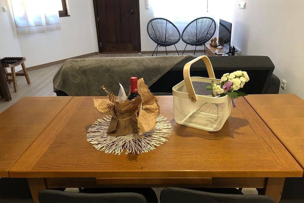 Charming 2-bedroom house with Ac and Wifi in lovely Rabal, foto 12