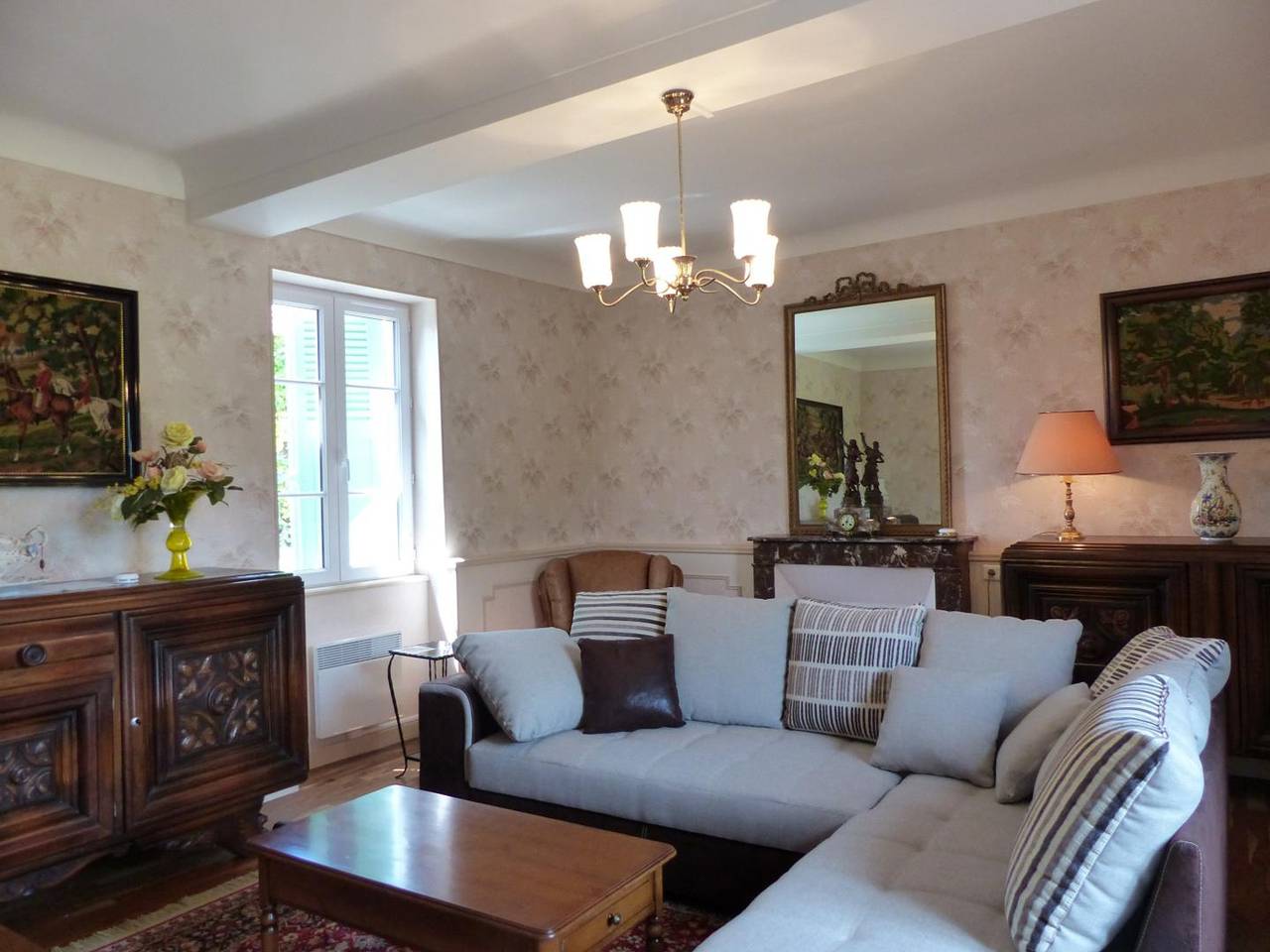 Casa con Jardín y Charmo en Corazón de Pueblo in Saint-Bonnet-de-Rochefort, Región de Vichy