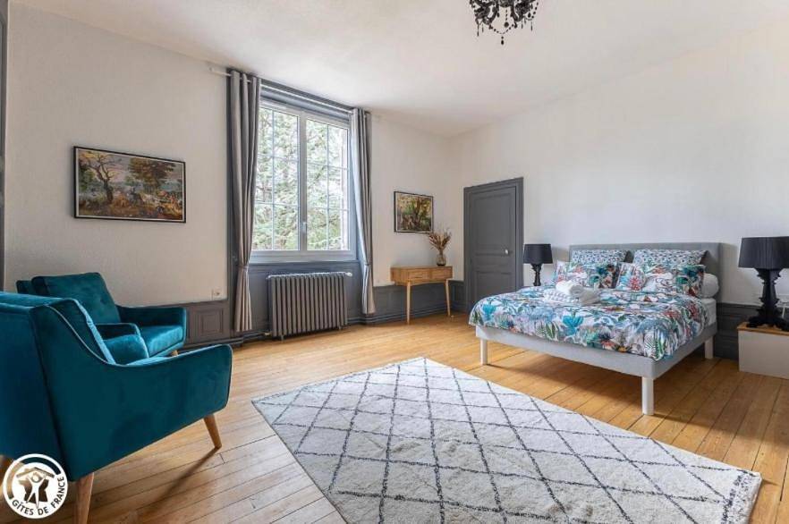 Large Double Room in Joze, Région de Thiers